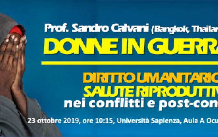 L'immagine mostra una donna che si copre il volto con le mani sofferente per il dolore della guerra. L'evento Donne in guerra: diritto umanitario e salute riproduttiva nei conflitti e post-conflitto